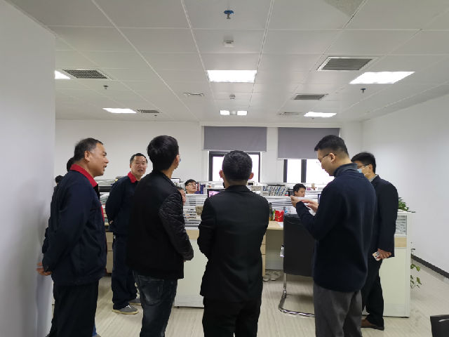 公司开展消防安全检查